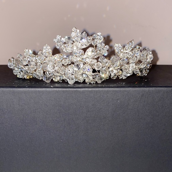 Bridal Crystal Tiara - Picture 8 of 12